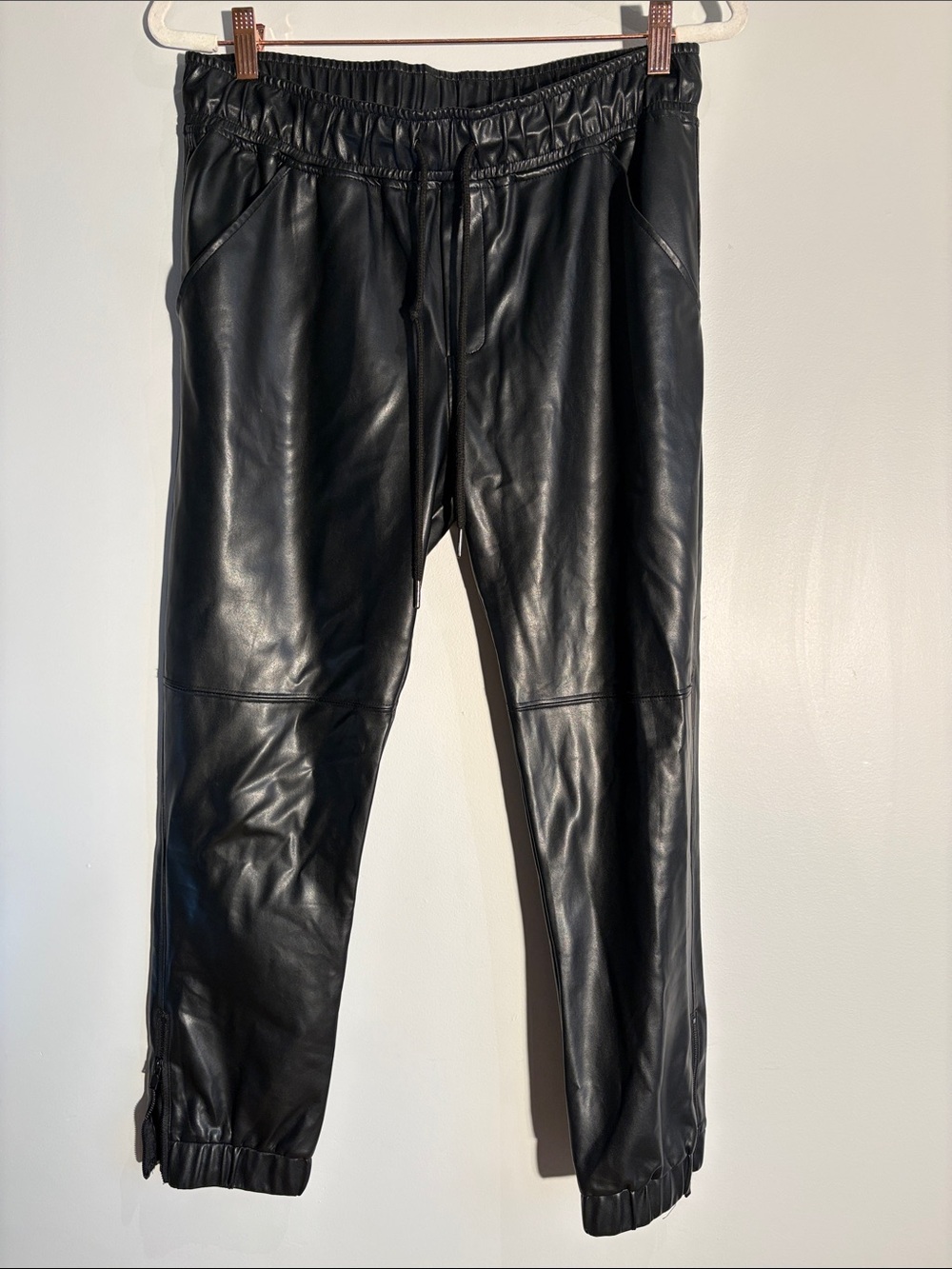 David Lerner New York Black Faux Leather Jogger Pants Size M